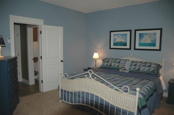 http://www.capecodnorthwest.com/sitebuilder/images/blue_bedroom-600x398.jpg
